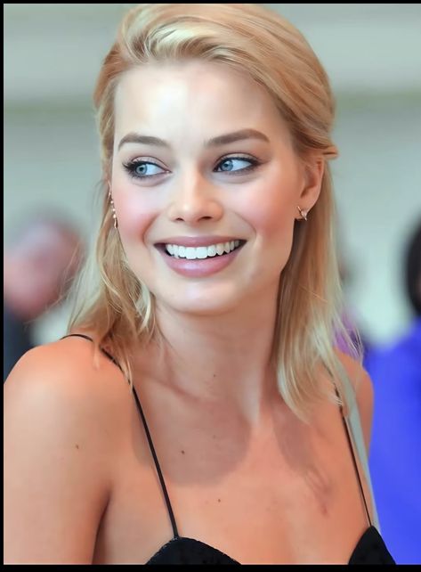 Margaret Robbie, Margot Robbie, Gal Gadot, Beautiful People, Tv, Hair, Quick Saves