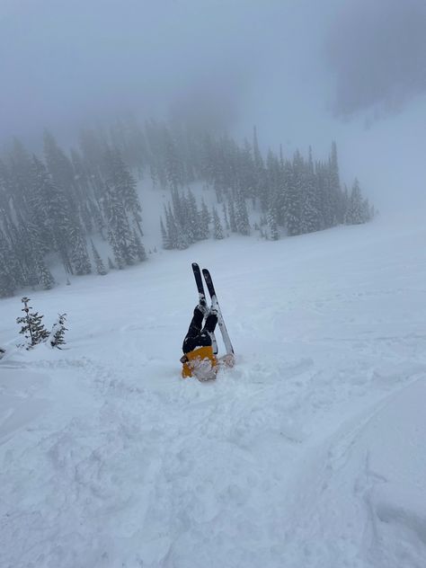 ski Ski Vacation Aesthetic, What Ya Doing, Girls Ski Trip, Chalet Girl, Ski Pics, Skiing Aesthetic, Ski Aesthetic, Ski Bums, Snow Trip