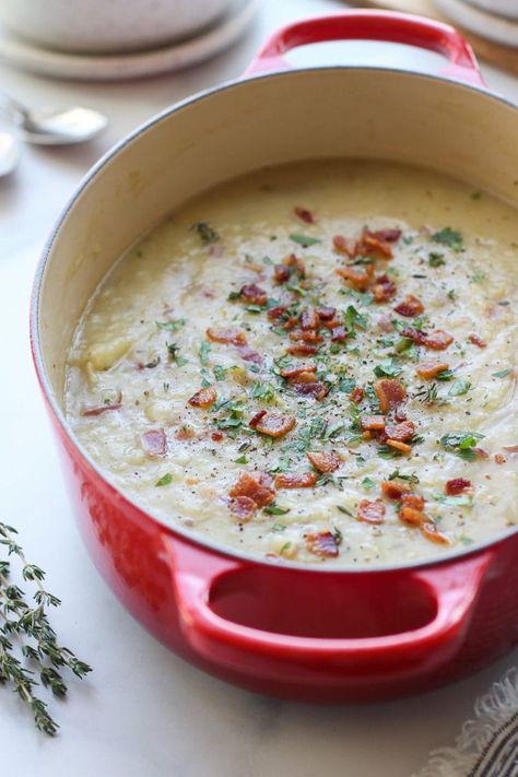 Potato And Leak Soup, Leek And Bacon Soup, Creamy Potato Leek Soup, Leeks Soup Recipes, Potato Bacon Soup, Soup With Bacon, Leek Recipes, Potato Soup Easy, Potato Leek