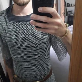 How to Make a Chainmail Shirt : 8 Steps (with Pictures) - Instructables Diy Chainmail Costume, How To Make Chainmail, Beading Artwork, Halloween Reference, Chainmail Diy, Chainmaille Jewelry Patterns, Chainmail Shirt, Chainmail Patterns, Chainmail Armor