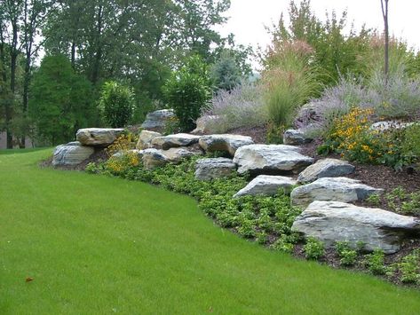 Boulder Landscape, Landscaping Boulders, Boulder Garden, Sloped Backyard Landscaping, Large Backyard Landscaping, Stone Landscaping, Landscaping With Boulders, Landscaping Retaining Walls, Rock Garden Design