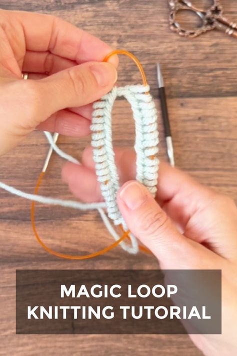 🧶 This magic loop really is magic! Knit small circles like sleeve cuffs with your circular needles. Magic Circle Knitting, Knit Cuffs Sleeve, Magic Loop Sock Knitting, Knitting Circular Needles, Circular Needle Knitting Patterns, Knitting In The Round For Beginners, Circular Knitting Patterns, Magic Loop Knitting, Simple Sewing Tutorial