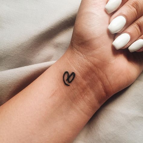 Yesterday I got the Lovatic heart tattoo with a bunch of my lovatic friends. It’s a tattoo that I knew would always have meaning behind it… Demi Lovato Tattoos, Tatoo Inspiration, Tattoo Zeichnungen, The Darkest Minds, Wishful Thinking, Tattoo Inspo, Mini Tattoos, Heart Tattoo, A Tattoo