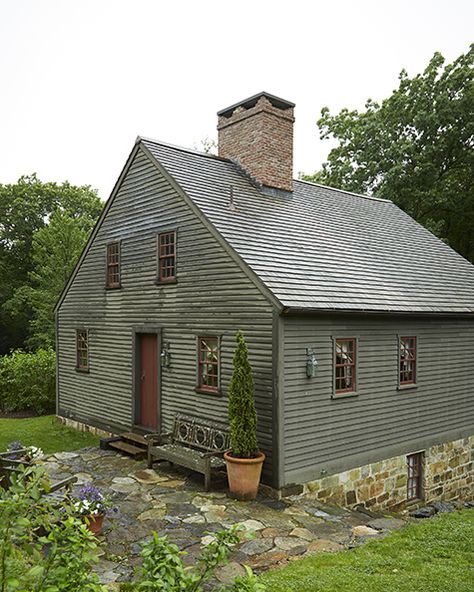 Connecticut Cottage, Old American Houses, Jeffrey Morgan, Primitive Houses, Salt Box House, Early American Homes, Early American Furniture, Colonial House Exteriors, Saltbox Houses