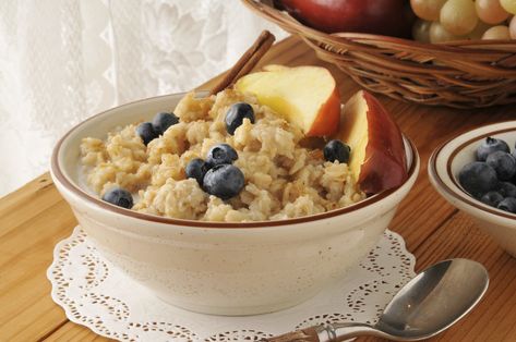 How to Cook Old-Fashioned Thick Rolled Oats | Livestrong.com Basic Oatmeal Recipe, Cooked Oats, Basic Oatmeal, Rolled Oats Recipe, Kidney Friendly Diet, Bad Carbohydrates, Old Fashioned Oats, Old Fashion Oats, Cinnamon Crunch