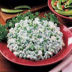 Minted Pea Salad English Pea Salad, Bacon Pea Salad, Pea Salad With Bacon, Green Pea Salad, Pea Salad Recipes, Peanut Salad, Creamy Peas, Creamed Peas, Sour Cream Recipes