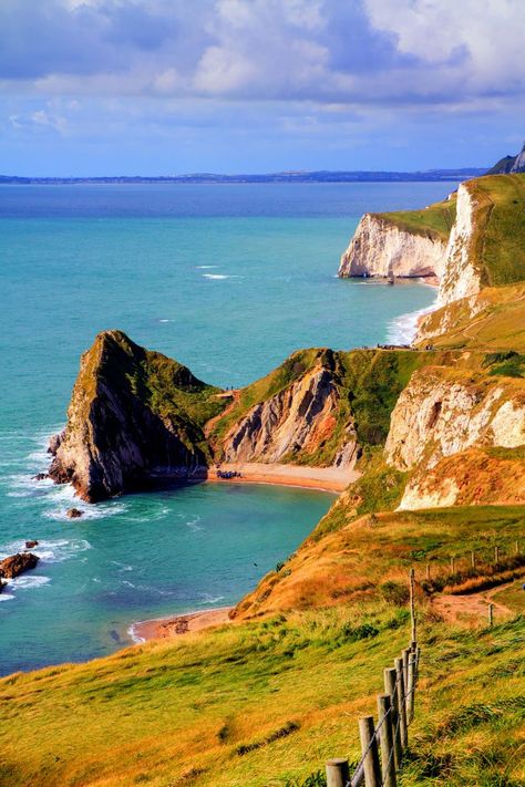 10 Best Campgrounds Near Jurassic Coast, UK Sunset Editorial, Watching The Moon, Moon Beach, Best Campgrounds, Beach At Sunset, Jurassic Coast, Camping Spots, Beach Sunset, Historical Sites