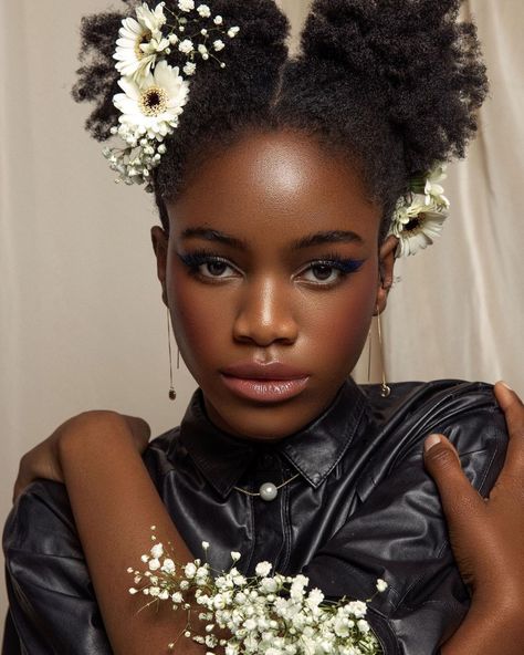 Floral Afro, Hairstyles Flowers, Puff Hairstyles, Butterfly Locks, Afro Puff Hairstyles, Down Styles, Textured Updo, Afro Puffs, Ethereal Wedding Dress