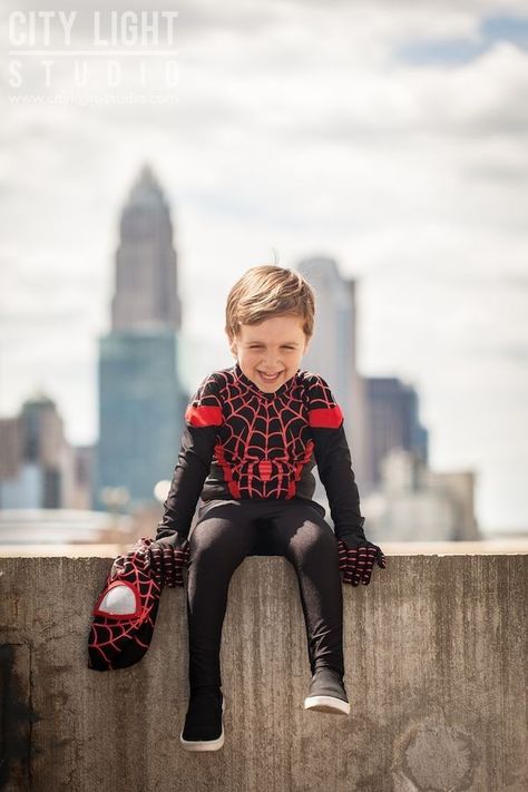 Superhero Photoshoot, Kids Spiderman Costume, Superhero Pictures, Spiderman Kids, Spiderman Theme, Spiderman Costume, Spiderman Birthday Party, Miles Morales Spiderman, Avengers Birthday