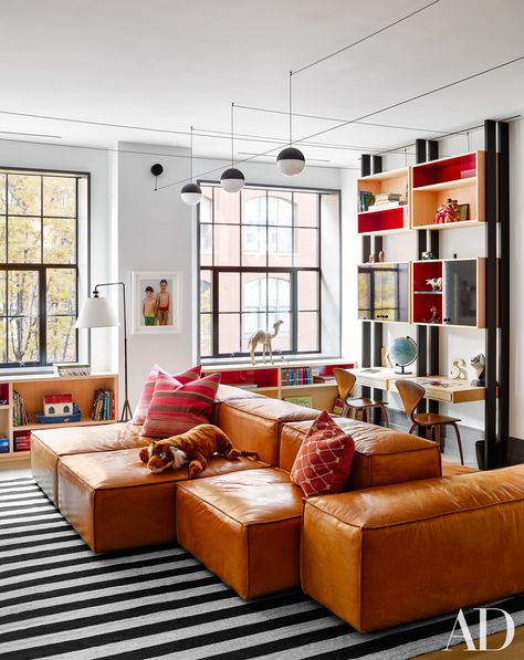 Naomi Watts and Liev Schreiber’s Stunning New York City Apartment Manhattan Loft, Nyc Loft, New York Loft, Manhattan Apartment, New York City Apartment, Casa Vintage, Modul Sofa, Design Salon, Apartment Architecture