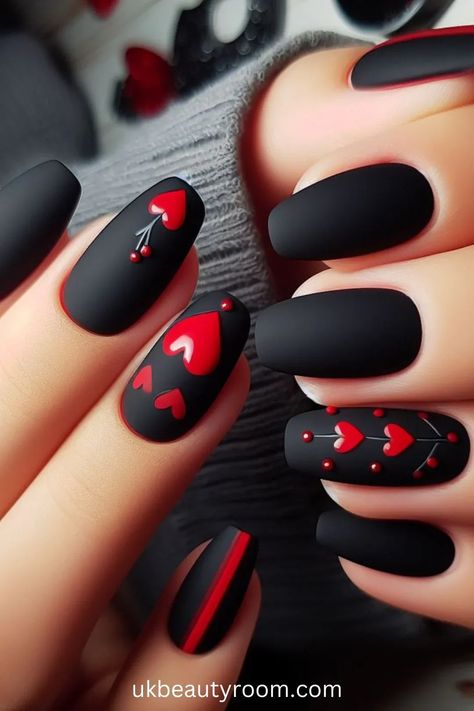 Black Color Nail Art, Black Red Nails Ideas, Short Black Nail Art, Pink Nails With Art, Black White Pink Nails, Black Nails Cute, Black Nails With Pink, Nail Art Designs Black, Cute Nails Black