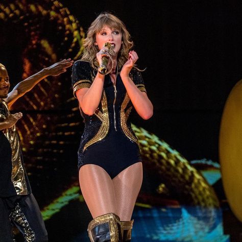 Taylor Swift 2018, Tyler Swift, Heart Outfit, Reputation Stadium Tour, Taylor Swift Legs, Taylor Swift Tattoo, Swift Tour, Taylor Swift Music, All About Taylor Swift