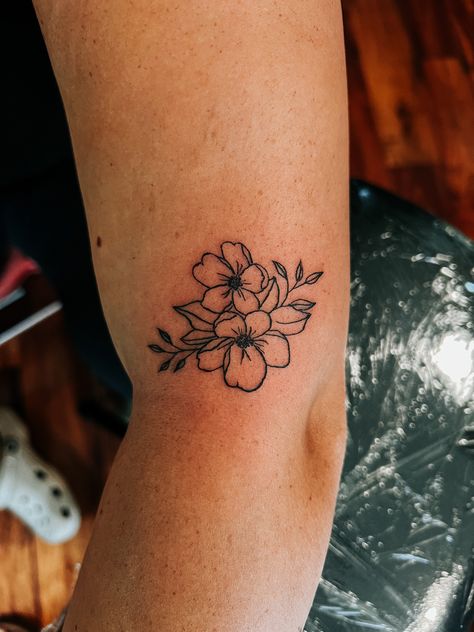 Quince Flower Tattoo, Small Flower Tattoos Black Women, Ilima Flower Tattoo, Tiny Flower Tattoo Simple No Stem, Prettiest Flower Tattoo, Zenia Flower Tattoo, Poinciana Tattoo, Flower Growing Tattoo, Magnolia Blossom Tattoo