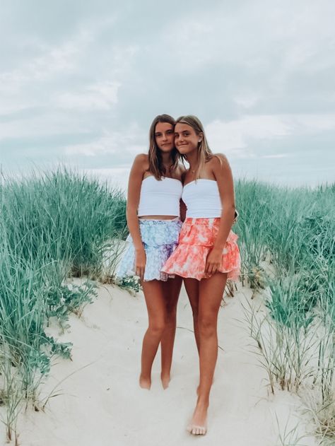 dm me if this is your pic or if you know whose it is! Preppy Beach, Preppy Girls, Preppy Summer Outfits, Best Friend Photoshoot, Preppy Lifestyle, Preppy Girl, Best Friend Photos, Cute Friend Pictures, Cute Preppy Outfits