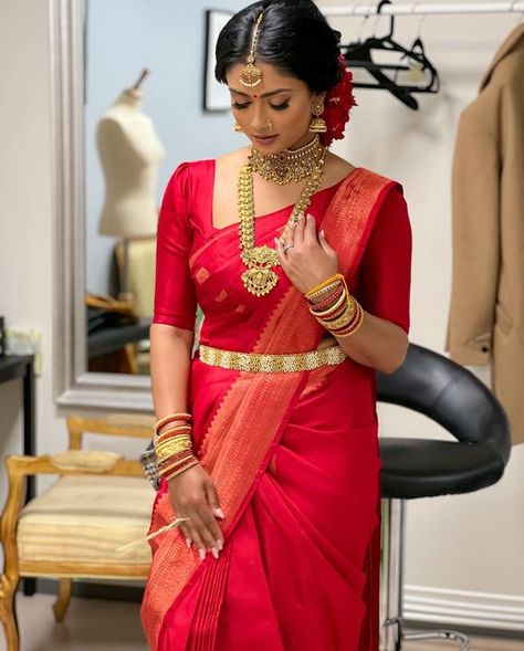 Red Wedding Saree, Kerala Hindu Bride, Bride Sarees, Red Saree Wedding, Kerala Wedding Saree, Tamil Bride, South Indian Wedding Hairstyles, Bridal Ornaments, Jewellery Makeup