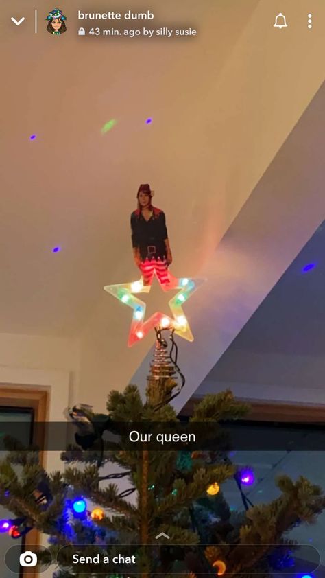 Taylor Swift Tree Topper, Christmas Taylor Swift Aesthetic, Swiftmas Aesthetic, Taylor Swift Christmas Party, Taylor Swift Christmas Decoration, Taylor Swift Christmas Decor, Taylor Swift Tree, Taylor Swift Christmas Aesthetic, Swiftmas Tree