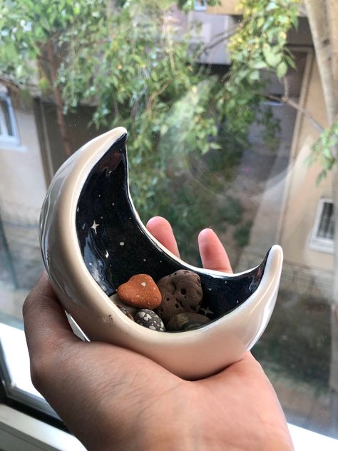 Pagan Clay Crafts, 3d Pottery Ceramic Art, Diy Room Decor Clay, Diy Moon Decorations Craft Ideas, Clay Bedroom Decor, Clay Moon Dish, Clay Art Projects Aesthetic, Funky Ceramic Art, Clay Creative Ideas