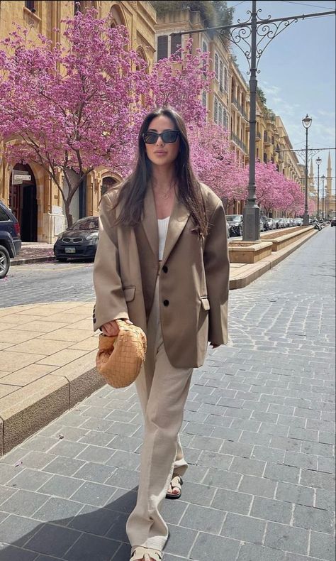 Nude Blazer Outfit, Spring Fashion Aesthetic, Brunch Outfit Summer, Outfits For College, Summer Brunch Outfit, Aesthetic Business, Rich Aesthetic, Suits Casual, Cute Work Outfits