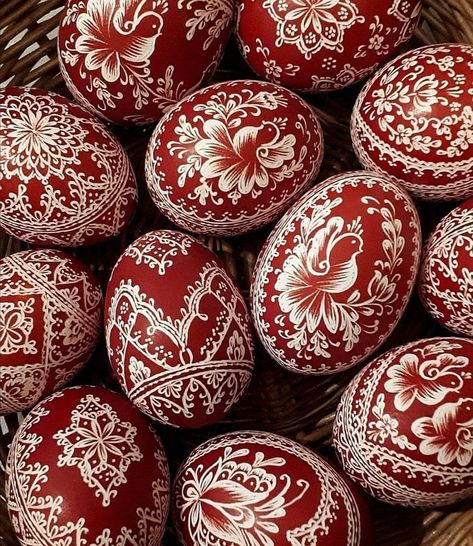 Easter Egg Designs Patterns, Pyansky Eggs, Russian Easter Eggs, Pysanky Eggs Pattern, Creative Easter Eggs, Easter Egg Art, Easter Egg Pattern, Decorated Eggs, Pysanky Eggs