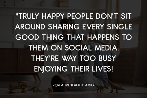 happy people don't post everything on social media Posting Everything On Social Media Quotes, Getting Off Social Media Quotes, Social Media Validation, Social Media Quotes Truths, Private Life Quotes, Anti Social Media, Social Media Humor, Social Media Break, Post Quotes