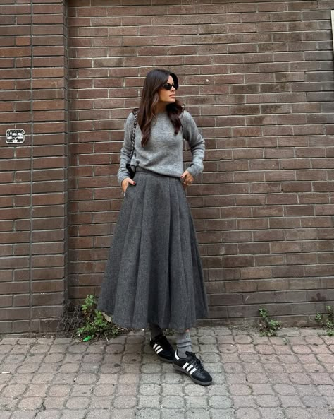 10 Of The Hottest Products On Instagram Right Now Gray Skirt Outfit, Styling Jeans, Chic Coat, Zara Skirts, Comfy Dresses, Modest Fashion Outfits, Sneakers Outfit, 가을 패션, Outfit Inspo Fall