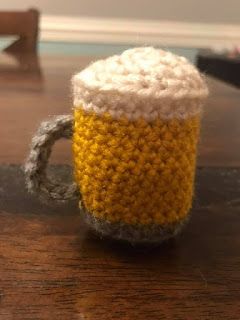 Crochet Beer Cozy, Crochet Beer, Make Christmas Ornaments, Mug Of Beer, Mug Pattern, Cool Cat Toys, Beer Cozy, Crochet Mug Cozy, Knitted Mittens Pattern