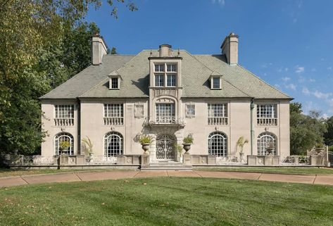 Historic Stone Home In Saint Louis, Missouri (PHOTOS) This historic stone home is located at 5855 Lindell Boulevard in Saint Louis, Missouri and is situated on 2.5 acres of land.  The post Historic Stone Home In Saint Louis, Missouri (PHOTOS) appeared first on Homes of the Rich. #realestate #realtor #realestateagent #home #property #investment #forsale #realtorlife #househunting... St Louis Houses, 5 Acres Of Land, Homes Of The Rich, Saint Louis Missouri, Acres Of Land, Bedroom Games, Rich Home, Historic Houses, Property Investment