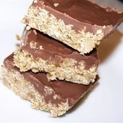 Peanut butter and chocolate blend in this oatmeal bar cookie recipe that is reminiscent of the candy bar with the same name. Ohenry Bars, Oh Henry Bars, O Henry, Easy Foods, Chocolate Oats, Peanut Butter Oatmeal, Peanut Butter Bars, Melting Chocolate Chips, Cookie Bar Recipes