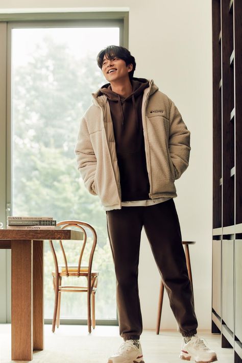 Autumn Outfits In Korea Male, Gong Yoo Outfits, Seoul Outfits, Winter Home Outfit, Men's Casual Outfits Winter, Japan Outfit Winter, Japan Winter Fashion, Male Ootd, Korean Men Fashion