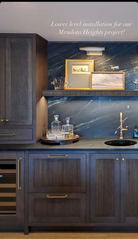 Wet Bar Off Kitchen, Side Bar In Kitchen, Dining Room With Dry Bar, Masculine Wet Bar, Moody Bar Room, Kitchen Wet Bar Ideas, Home Bar Layout, Small Bar Room, Black Wet Bar