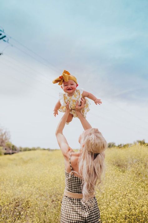 Mommy And Me Pictures, Mom Daughter Photography, Mommy And Me Photography, Mommy Daughter Photoshoot, Photo Bb, Picture Tips, Baby Family Pictures, Mommy Daughter Photos, Mother Baby Photography