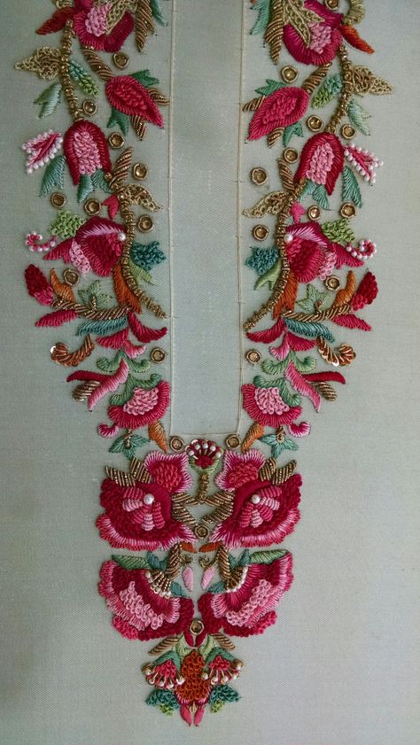 Zardozi work Zardozi Embroidery Designs, Embroidery Neck Design, Pola Bordir, Zardozi Embroidery, Kurti Embroidery Design, Salwar Kamiz, Couture Embroidery, Pola Sulam, Hand Work Embroidery