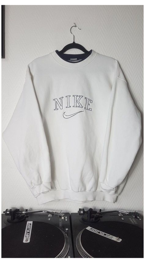 7949e456002b28988d38185bd30e77fddesc35248372ri Cool Nike Sweatshirts, Aesthetic Clothes Nike, Nike Retro Crewneck, Nike Retro Hoodie, Nike Clothing Aesthetic, Retro Nike Hoodie, Nike 90s Vintage Outfit, Nike Women Hoodie, Vintage Nike Sweaters