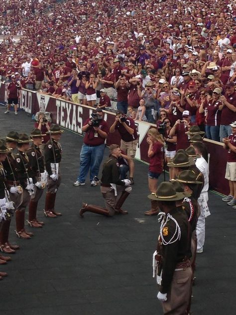 An Aggie proposal at halftime during the LSU game last year. Whoop! Aggie Wedding, Lsu Game, Gig Em Aggies, Texas Aggies, Texas A M University, Dream College, Dream School, Texas History, Texas A&m