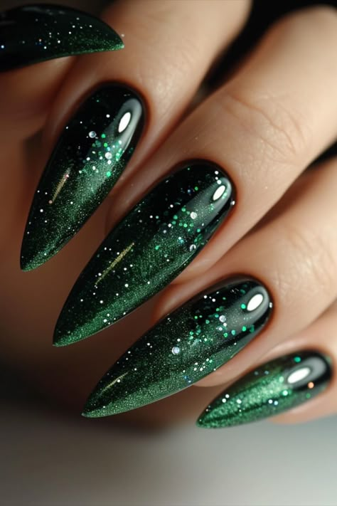 Dark Green Nails 2024 Emerald Green And Black Ombre Nails, Green Gothic Nails, Emerald Green French Tip Nails, Enchanted Forest Nails, Green Christmas Nails, Black Ombre Nails, Emerald Nails, Forest Designs, Dark Green Nails