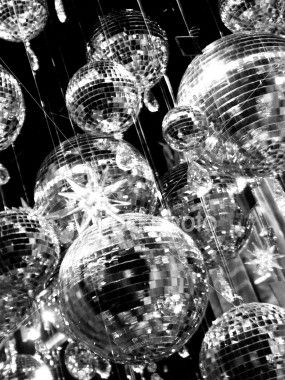 Glitter balls. For ideas and inspiration from planning through to running an exceptional event like this, contact Effective Business Events - www.effectivebusiness.com Shattered Dreams, New Year Wallpaper, Mirror Ball, Gray Aesthetic, Studio 54, Disco Balls, Disco Party, Sparkles Glitter, Color Plata