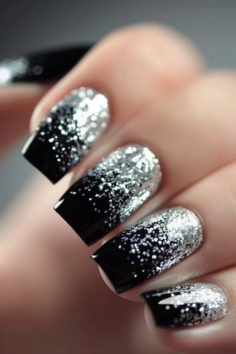 Silver Nail Designs Glitter, Black Glitter Nail Designs, Black And Silver Glitter Nails, Black And Silver Nail Designs, Black Sparkle Nails, White Sparkle Nails, Black Silver Nails, Ongles Gel French, Glitter Nail Designs