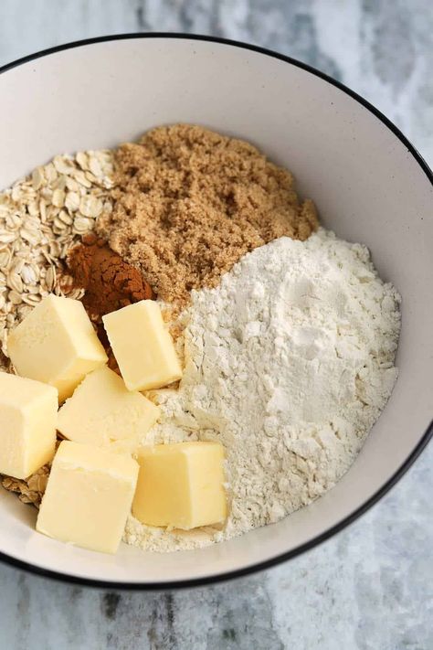 bowl of oat crumble ingredients with cold butter, flour, brown sugar, oats, and cinnamon Crumb Topping For Apple Pie Crumble, Oat Crumble Skillet, Apple Pie Crumble Topping Recipe With Oats, Apple Crumble Pie With Oats, Apple Crisp Streusel Topping, Pecan Oat Crumble Topping, Basic Crumble Topping, Simple Crumble Topping, Crumble Topping Recipe Oatmeal