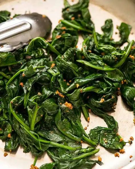 Cooked Spinach, Fried Spinach, Garlic Spinach, Recipetin Eats, Recipe Tin, Sauteed Spinach, Spinach Recipes, Vegetable Sides, Veggie Dishes