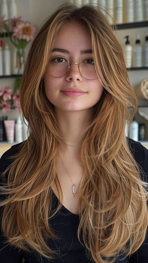 Long Layers Feathered, Haïr Cut Long Layers With Bangs, Feathered Hair With Curtain Bangs, Hair Cuts Girls Long, New Haircut Ideas For Long Hair, Layered For Long Hair, Haircuts To Get For Long Hair, Long Haircut No Bangs, Not Styled Hair