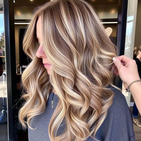 Champagne Highlights in Honey Blonde Hair Caramel Blonde Hair, Rambut Brunette, Blonde Highlights On Dark Hair, Summer Blonde Hair, White Tape, Brunette Hair With Highlights, Hairstyle Tutorials, Balayage Blonde, Gorgeous Hair Color