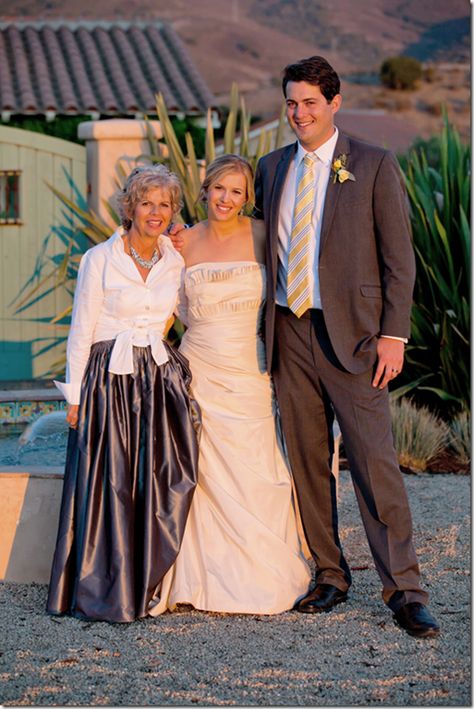 love the platinum silk skirt, white blouse and pleated ruffle on wedding gown. Bride Skirt, Mother Of The Bride Looks, Cindy Hattersley, Mother Of Bride Outfits, Mother Of Groom Dresses, Mob Dresses, Mothers Dresses, Groom Outfit, Mom Dress