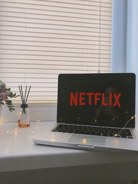 Laptop Netflix Aesthetic, Wallpaper Quotes Laptop, Netflix Aesthetic Laptop, Laptop Wallpaper Desktop Wallpapers Aesthetic, Collage Laptop Wallpaper, Laptop Stickers Collage, Laptop Wallpaper Aesthetic, Laptop Drawing, Netflix And Chill Tumblr