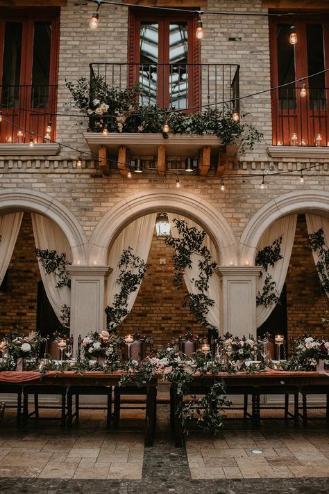 The idea seems so great Wedding Venues Indoor, Editorial Shoot, Salou, Wedding Goals, Indoor Wedding, Wedding Mood, Wedding Cake Designs, Italian Wedding, Greenery Wedding