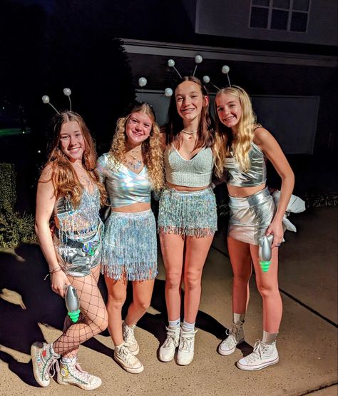 Preppy Alien Costume, Space Spirit Day, Alien Spirit Week Outfit, Space Day Spirit Week Outfit, Alien Costume Ideas Women, Diy Space Costume, Space Costume Women, Space Rave Outfit, Out Of This World Theme Outfit