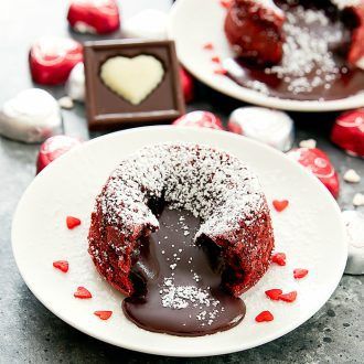 Red Velvet Molten Lava Cakes - Kirbie's Cravings Red Velvet Lava Cake, Winter Brownies, Nutella Lava Cake, Ramekin Recipes, Molten Lava Cakes Recipe, Velvet Cakes, Crumble Cookie, Powdered Food Coloring, Red Desserts