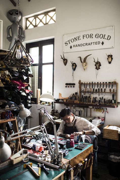 Leather Shop – Achille Photo Leather Shop Interior, Leather Workshop Studio, Leather Workshop Ideas, Leather Studio, Design Studio Workspace, Workshop Studio, Tent Design, Leather Craftsmen, Leather Diy Crafts