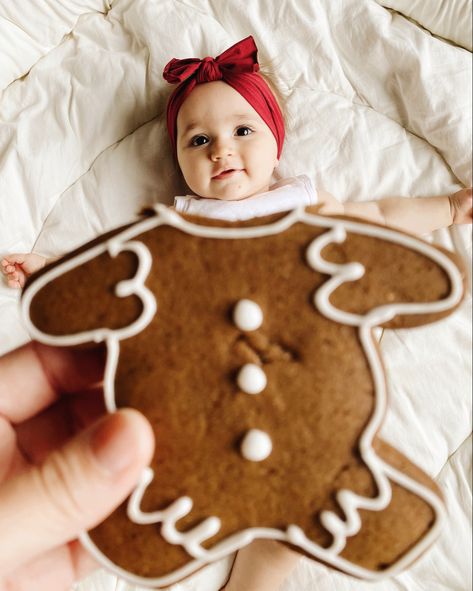 December Baby, Baby Pic, Sister Christmas, Development Activities, Baby Christmas, Holiday Pictures, Learning And Development, Christmas Photo, Christmas Cookie