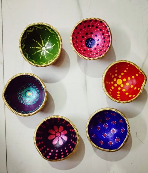 Diya Paintings Acrylic For Diwali, Decorate Diya For Diwali, Hand Painted Diyas, Painted Diyas For Diwali, Prodip Design, Diya Designs Diwali, Diya Designs Painting, Diya Paintings Acrylic Ideas, Diya Paintings For Diwali