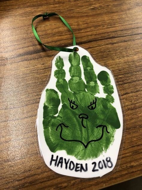 Christmas Toddler Crafts Ornaments, Christmas Paint For Toddlers, Daycare Holiday Crafts, Grinch Hand Print Ornament, Green Handprint Christmas Craft, Hand Christmas Crafts For Kids, Xmas Crafts For Infants, Easy Daycare Christmas Crafts, Grinch Christmas Ornaments Kids